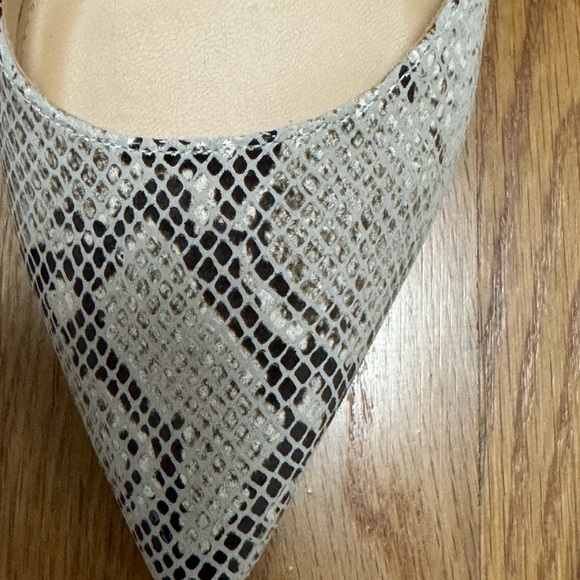 Size 9 Vince Camuto snakeskin 4” heels - Picture 11 of 13